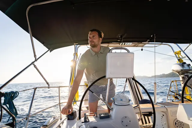 Bareboat czy ze skipperem?