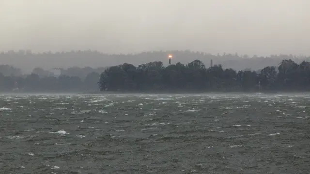 Maszt z lampą sygnalizującą niebezpieczeństwo